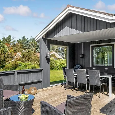 Dom wakacyjny Nice Home In Blavand With Sauna