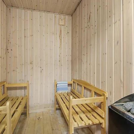 Dom wakacyjny Nice Home In Blavand With Sauna Blåvand